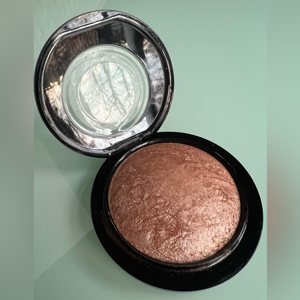 MAC Global Glow Mineralize Skinfinish